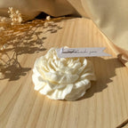 Vela Artesanal em Forma de Peónia com opção de caixa e fragrância - ideal para oferecer