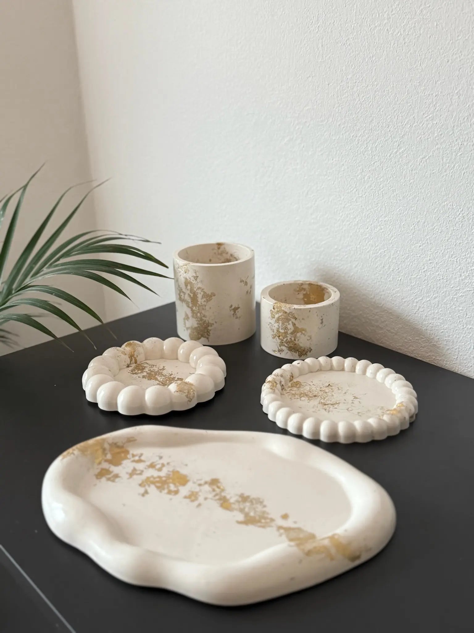 Pote Decorativo Pequeno Branco com Folha de ouro