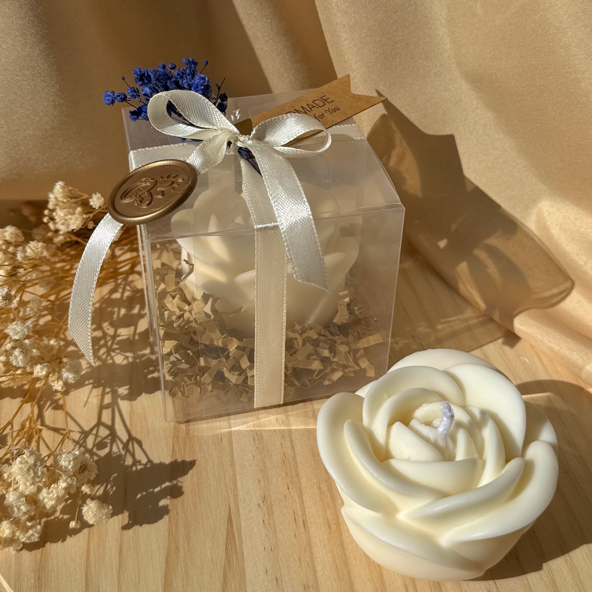 Vela Artesanal em Forma de Rosa com opção de caixa e fragrância