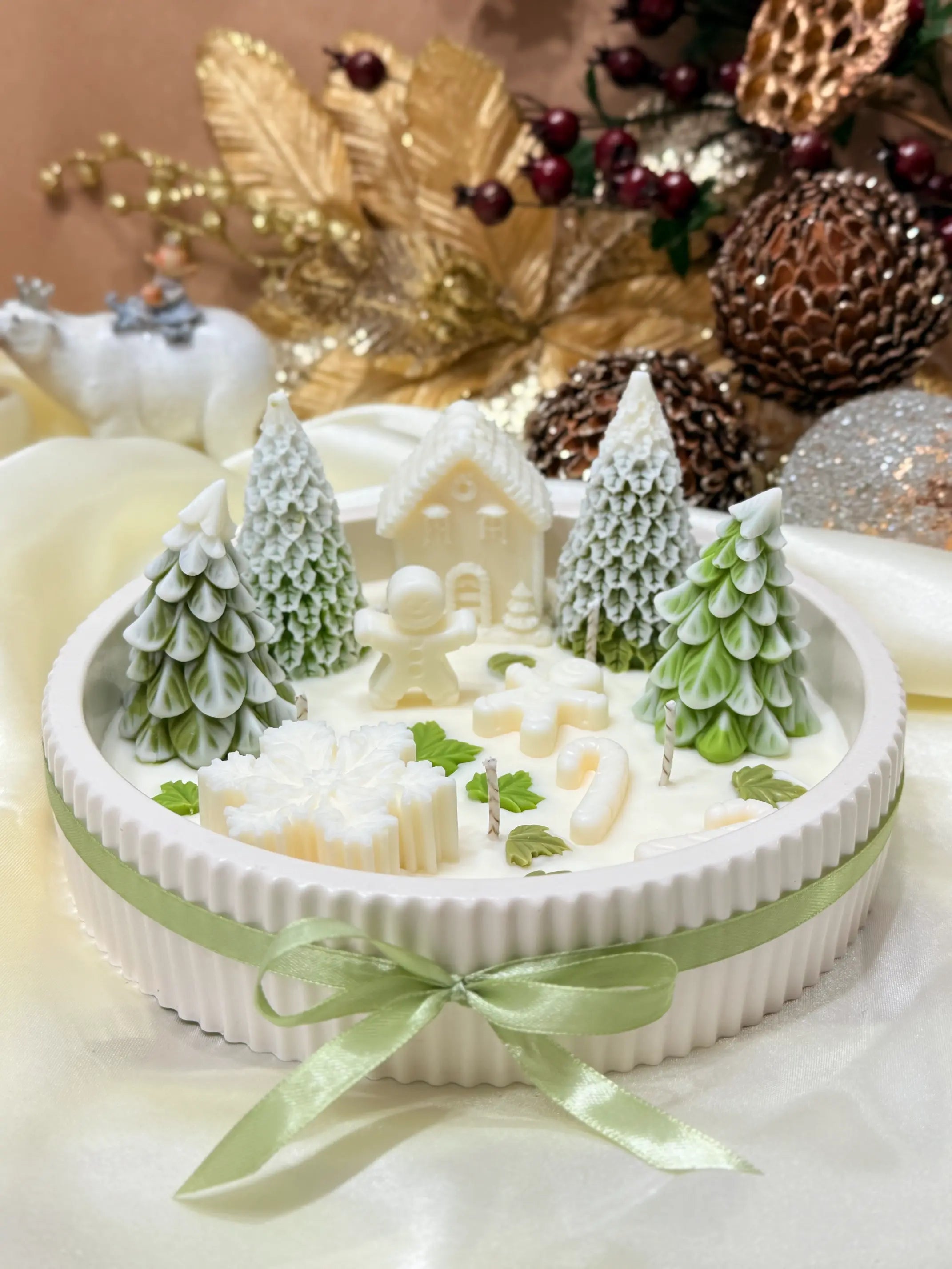 Vela artesanal Floresta Nevada com base em jesmonite e cera de soja natural, feita à mão em Portugal.