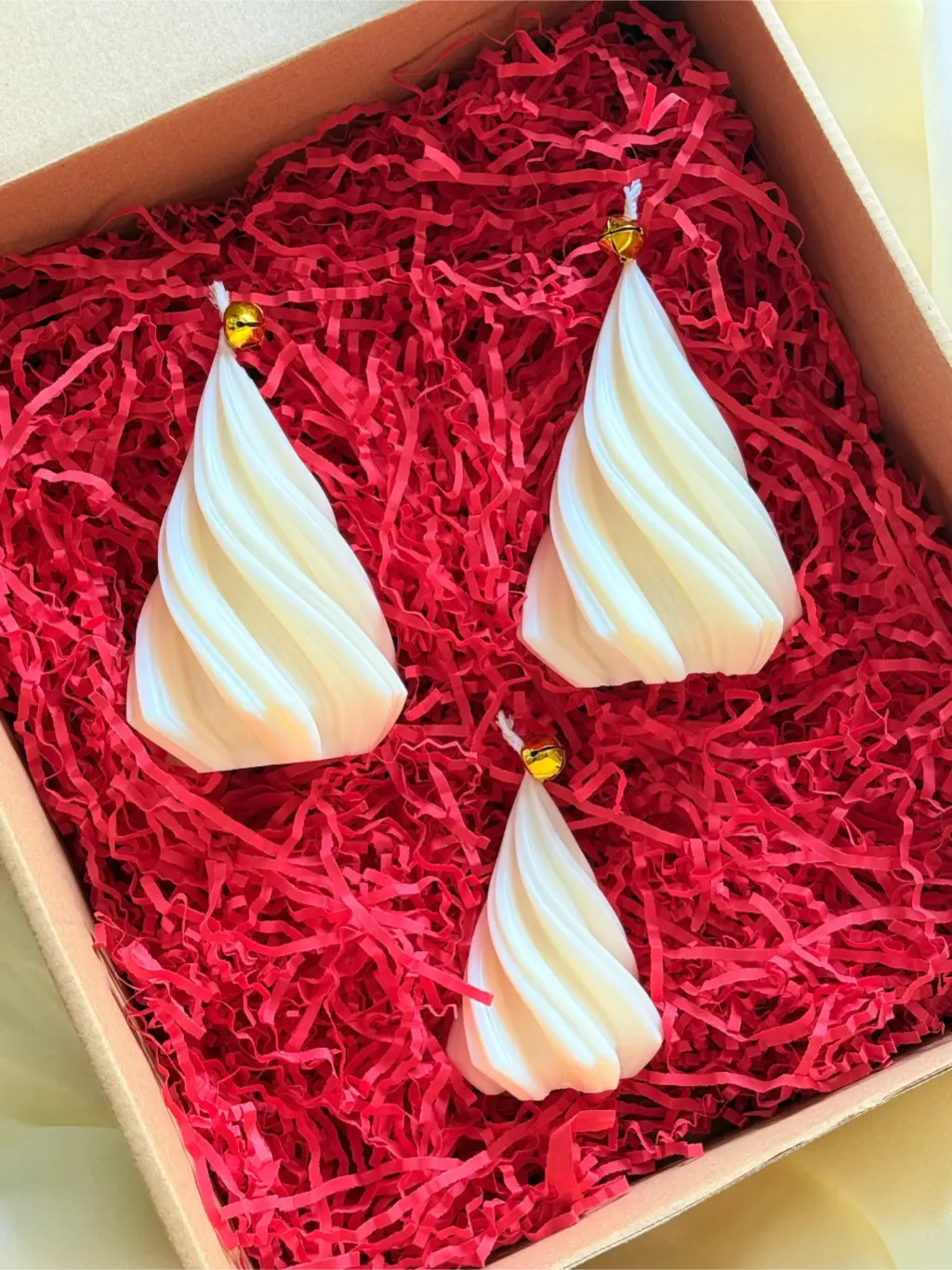 Conjunto de 3 Pinheiros Brancos — Velas Decorativas Artesanais em Cera de Soja